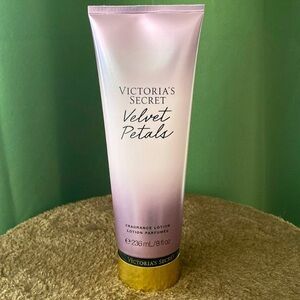 Victoria Secret Velvet Petals Lotion
